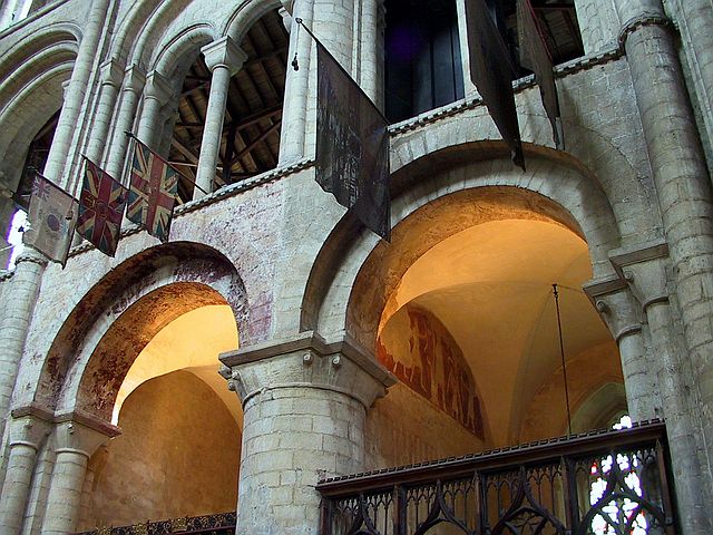 North Transcept
The archways are St Edmunds Chapel and St George's Chapel